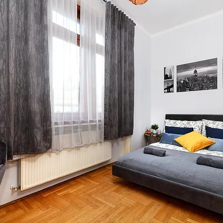 Luxury R161 * Budapest